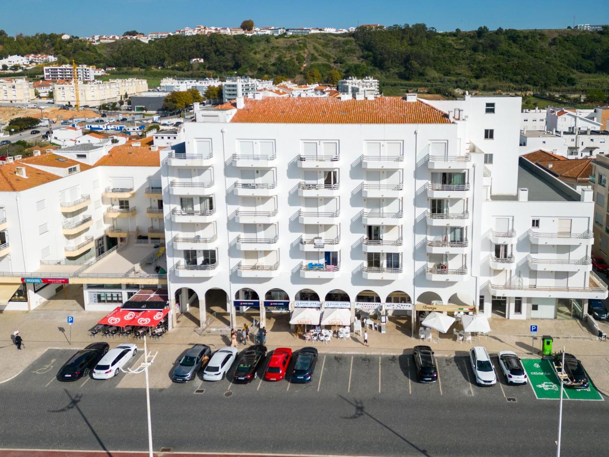 T2 Dina'S Place Nazaré Exterior photo